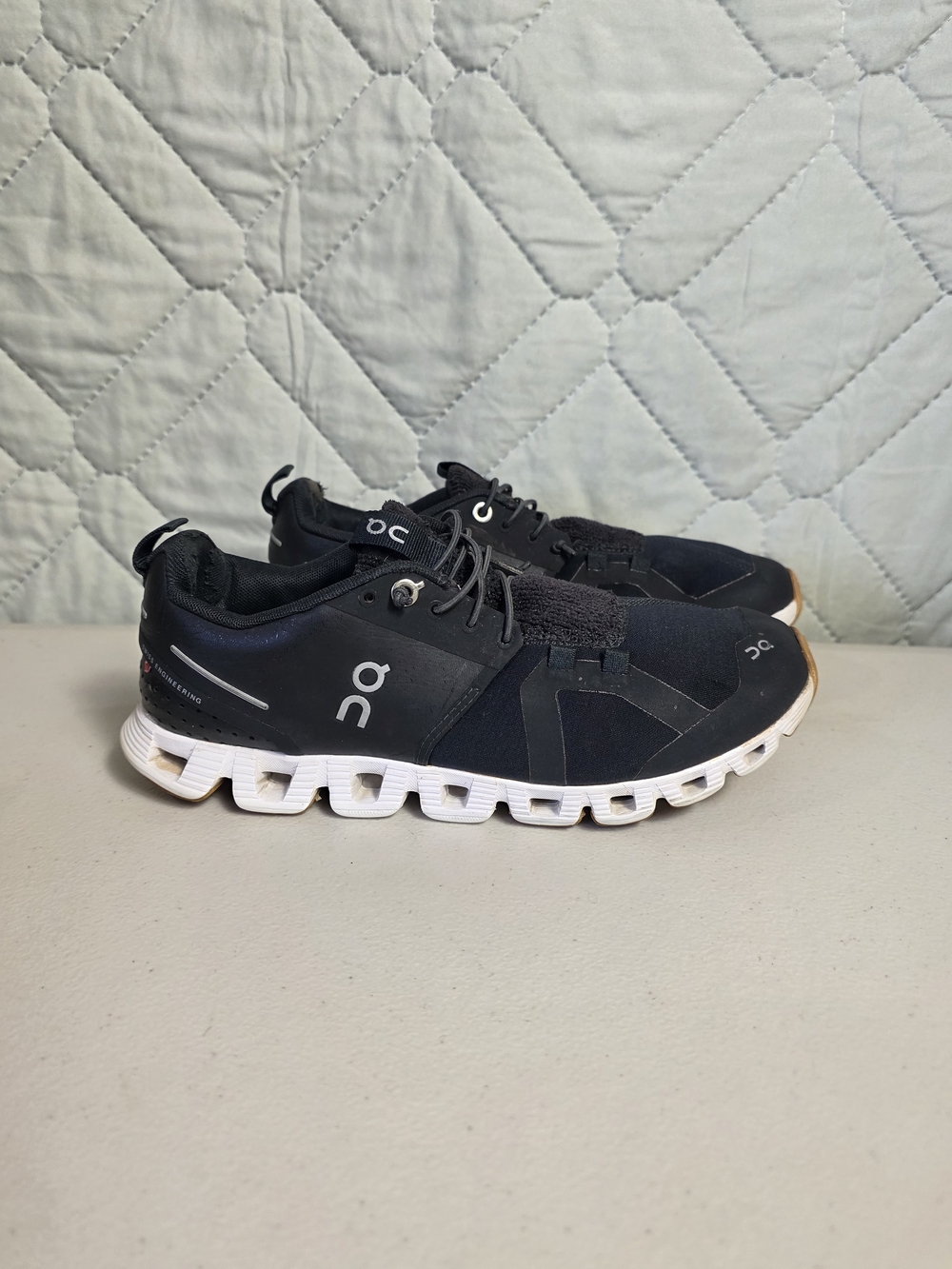 On Cloud Terry Swiss Engineering Black Running Sneakers Shoes Womens
Sz 7